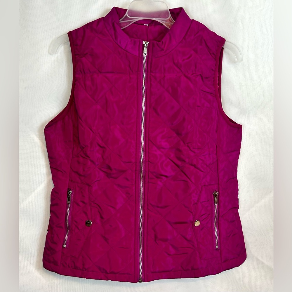 New Women’s Lightweight Quilted Zippered Front Vest / Fits Medium